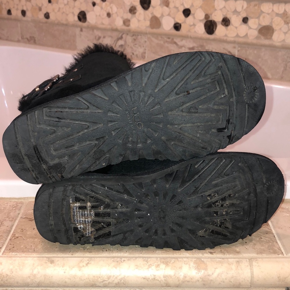 UGGS - Picture 5 of 6